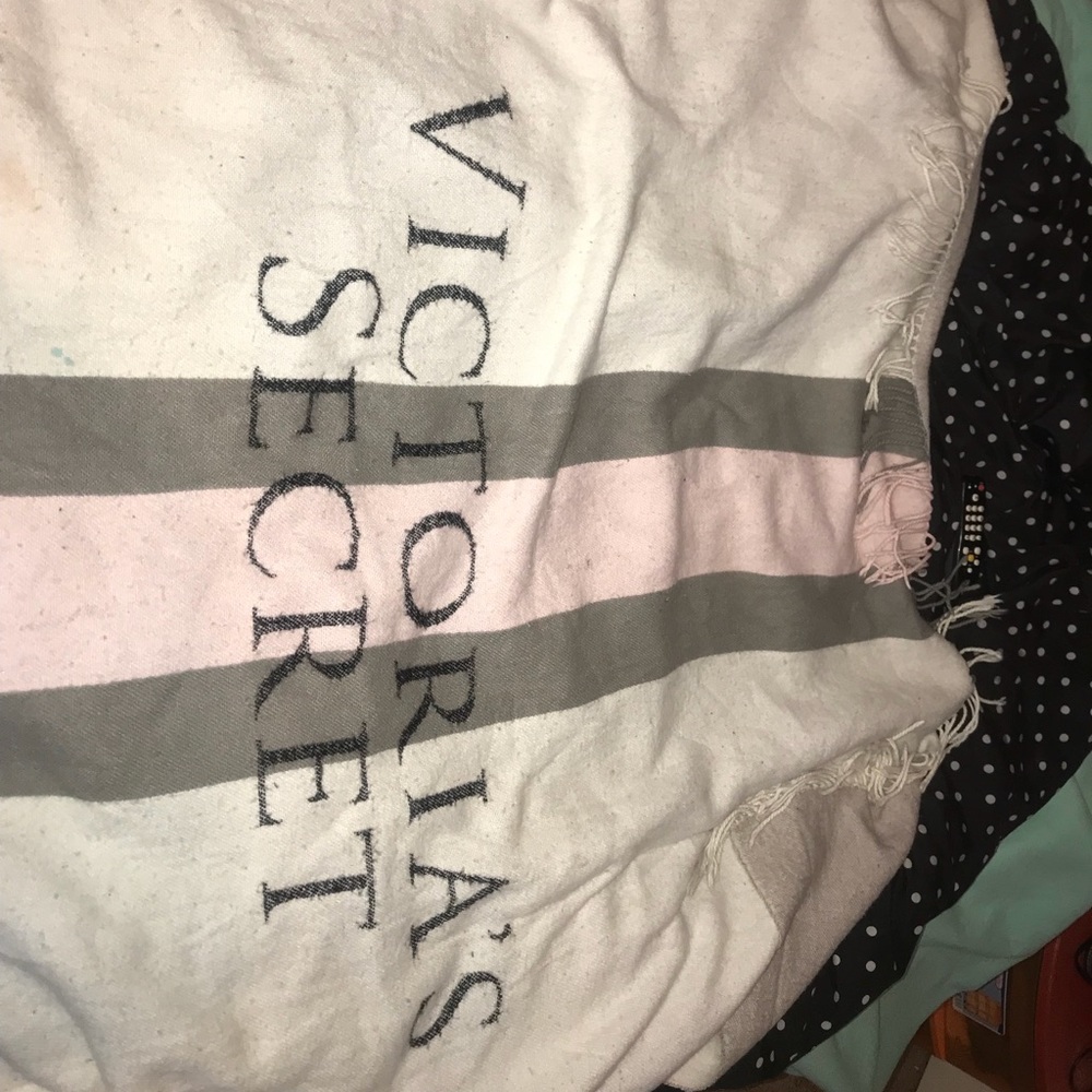 vs pink blanket
